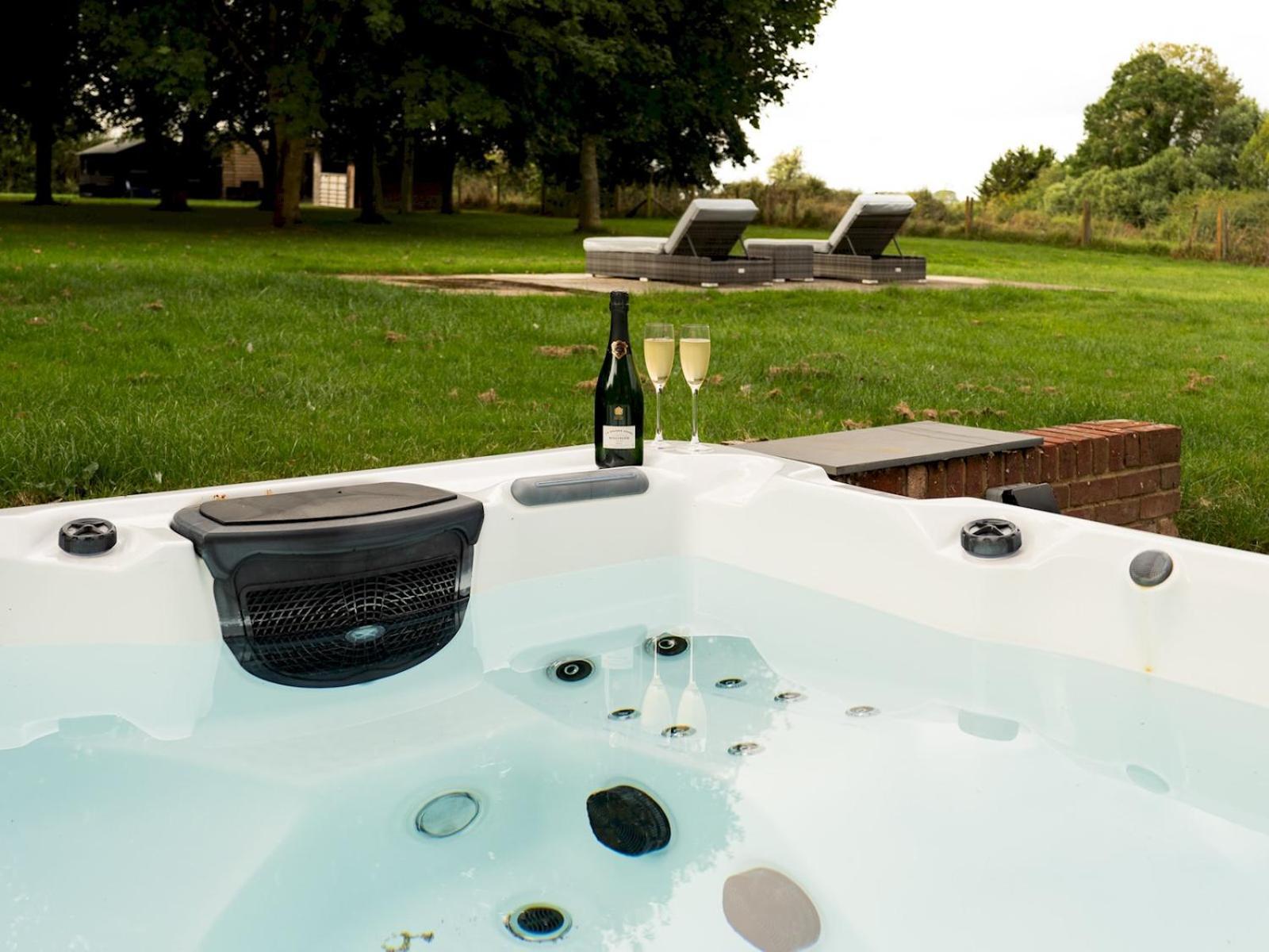 Chilterns Countryside Hideaway With Hot Tub Pass The Keys Villa Принсес Рисбъро Екстериор снимка